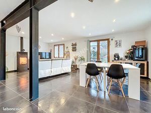 Maison 6 pièces 219 m²