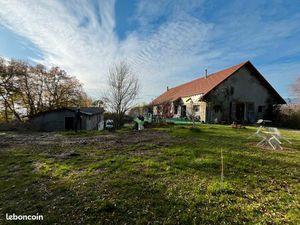 Propriété composée de 2 batiments sur 2450 m² avec 1200 m² de planchers00 m² de