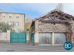 Maison 8 pièces 300 m²