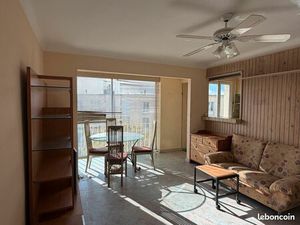 Dernier étage  T3 de 58 m² Traversant EST-OUEST  Lumineux au Calme  idealement situé  Cave