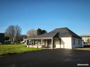 LOUE Bureaux ou Commerce bordure voie Rennes/Redon