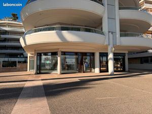 Local commercial frejus plage