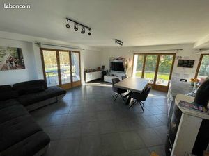 Maison familiale rénovée – 4 chambres – grand jardin – quartier recherché à Reignier-Esery