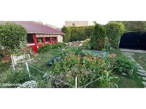 Maison jardin clos 1000 m2 à 7mn de la ville