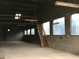 Local stockage / atelier / entrepôt 320 m2