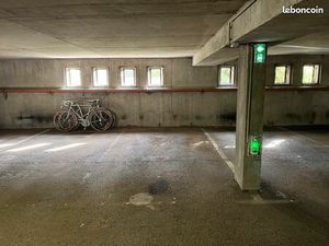 Parking sécurisé 12 m² à vendre (Versailles  rue de l’ermitage)