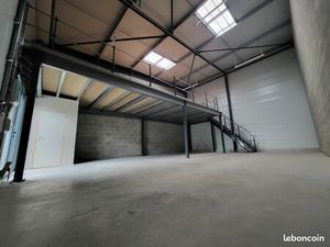 Local 140 m² Saint-Avé