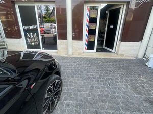 Barber shop / salon de coiffure