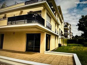 Appartement T3 au rez chaussée avec terrasse et pelouse