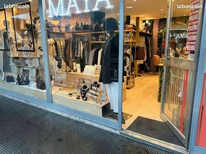 Boutique prêt-à-porter et accessoires féminin