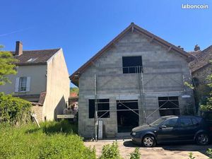 Maison en construction à Cerisiers