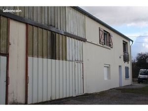 Monnieres 1 KM de Dole   location dépôt de 75 m2 et 2 bureaux de 35 m2