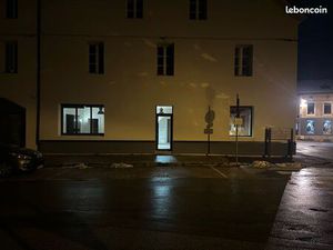 Local commercial au centre du village