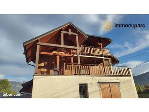 Maison 10 pièces 326 m²