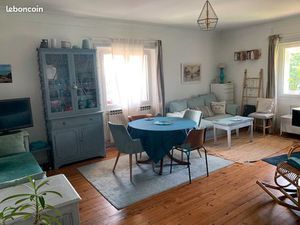 Grand T2 dans villa remarquable