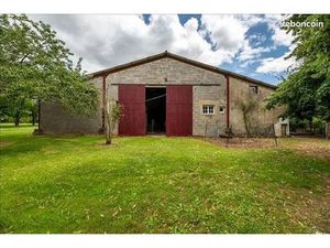 Batiment avec habitation