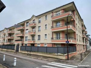 Appartement de 2 pièces principales avec terrasse et jardinet dans Résidence standing