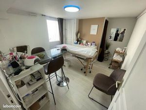 Local professionnel cabinet médical bureau