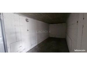 Parking/box 1 pièce 11 m²