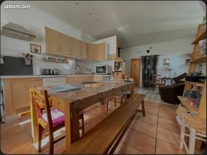 Maison mitoyenne de 4 pièces 83m² habitable avec un garage de 40m² sur un terrain de 300m²