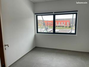 Local industriel 2 010 m²