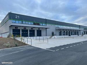 Local industriel 7 648 m²