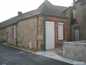 Maison de bourg en pierres apparentes