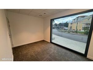 Bureau  local professionnel avec salle d’attente-charges incluses-parking gratuit
