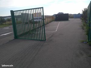 Local bureau30m2+Terrain750 m2 goudroné