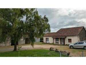 Maison individuelle 102 m2 + grange +terrain autour 685m2 + petit préau