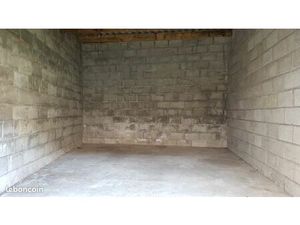 BOX / GARDE MEUBLES - 23m2  65m3  hyper centre . Idéal aussi MOTOS VELOS SCOOTER VOITURE A