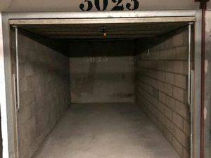 BOX fermé PARIS 11ÈME pour STOCKAGE ou MOTOS ou CITADINE