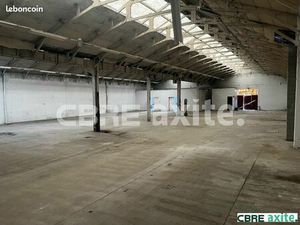 Local logistique 820 m²