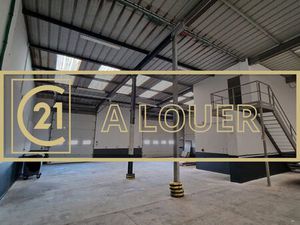 Local 890 m² GIBERVILLE