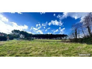 ? Terrain constructible de 1008 m² à Soustons