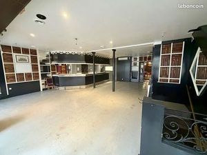 Locaux commerciaux 2200 m2  Saint Denis