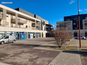Local commercial 140 m² CHALIGNY