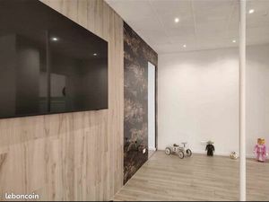 Beau local de 125  belle visibilité