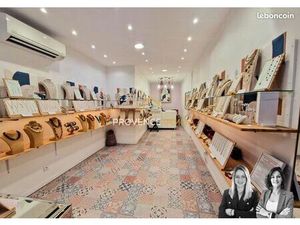 Local 26 m² Salon-de-Provence