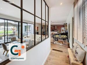 Maison 7 pièces 240 m²