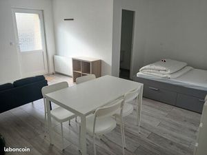 Studio meublé rez-de-chaussée