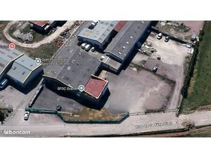 Local 700 m² MONETEAU