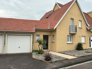 Maison mitoyenne meublée 80 m2 hab  90m2 au sol + garage + 50m2 terrasse