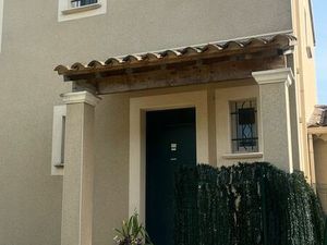 Maison 3 chambres   quartier résidentiel