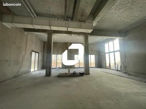 Local commercial 836 m²