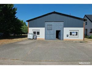 A louer local commercial 181m2 loyer 900 euros Chanteheux