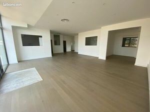 Local commercial 130 m²