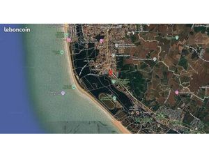 Terrain avec garage en lisière de forêt et de la mer