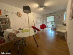 Pièce ou bureau à louer en colocation