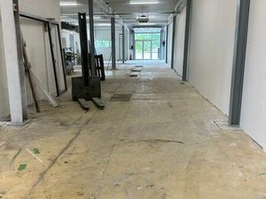 Local de stockage et bureau